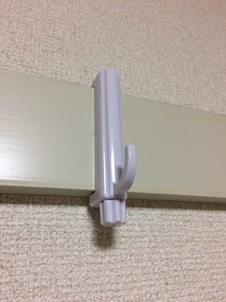 鴨居フック取り付け例
