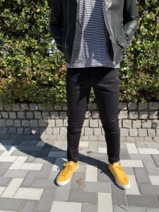 Dcollectionの黒スキニー（Ｓサイズ）前から見た図